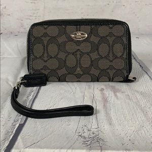 **flash sale! 20% off!** Coach double zip wallet